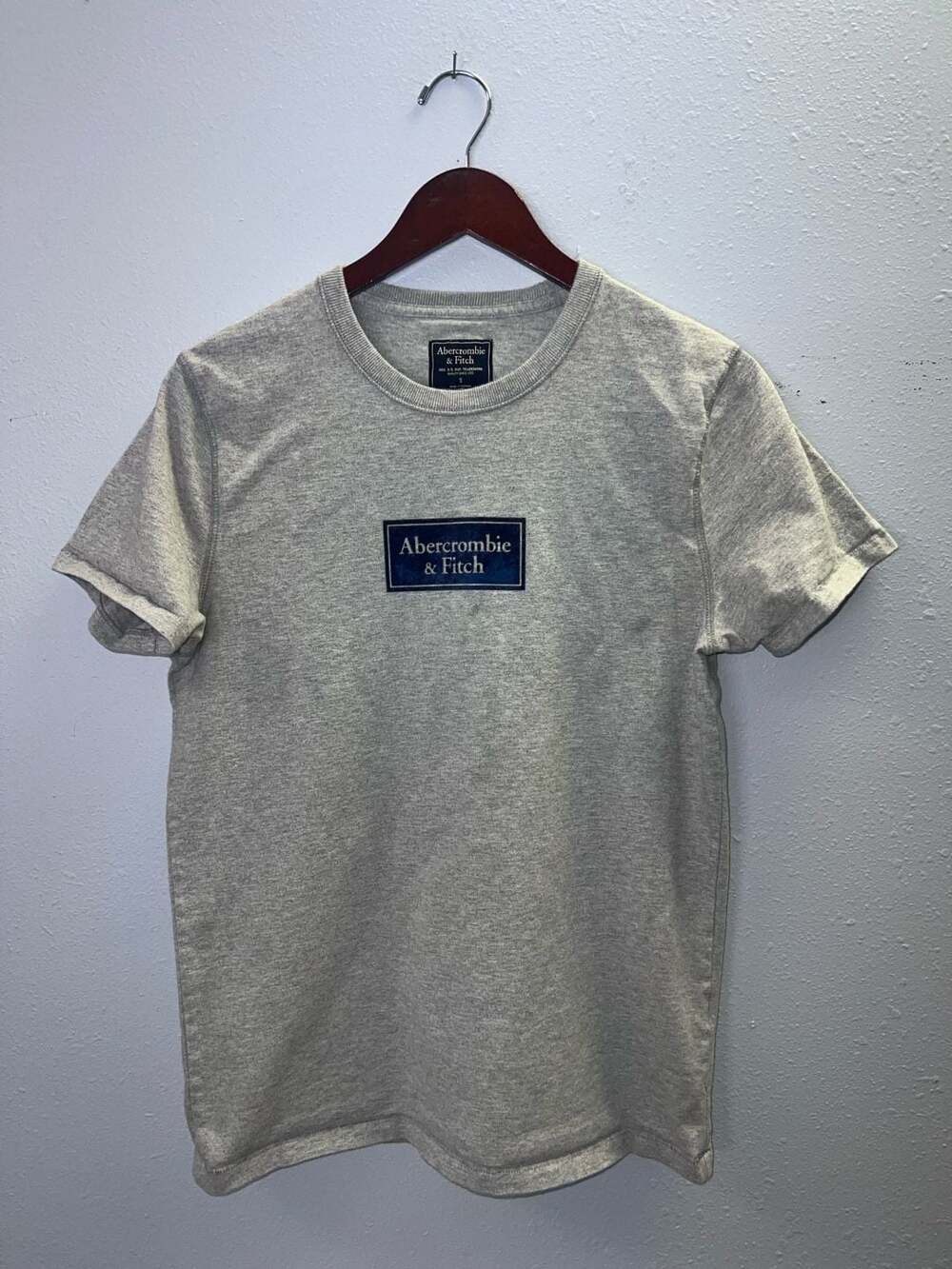 Abercrombie & Fitch Mens T Shirt Small Gray Embroidered Blue Box Logo Crew 0485